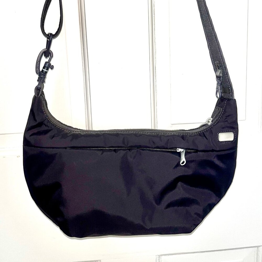 PACSAFE ANTI-THEFT CROSSBODY TRAVEL BAG BLACK